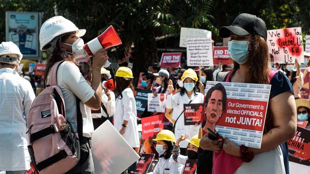 Myanmar: una política de laissez-faire per a un règim repressiu que torna
